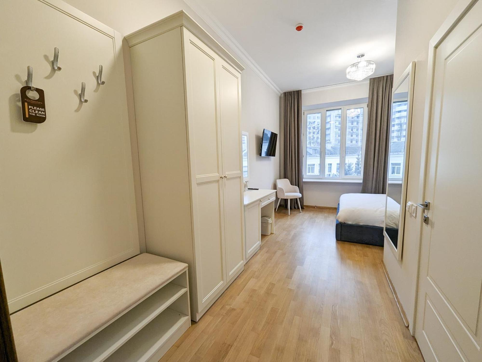 Kyiv Honchara Hotel Bagian luar foto
