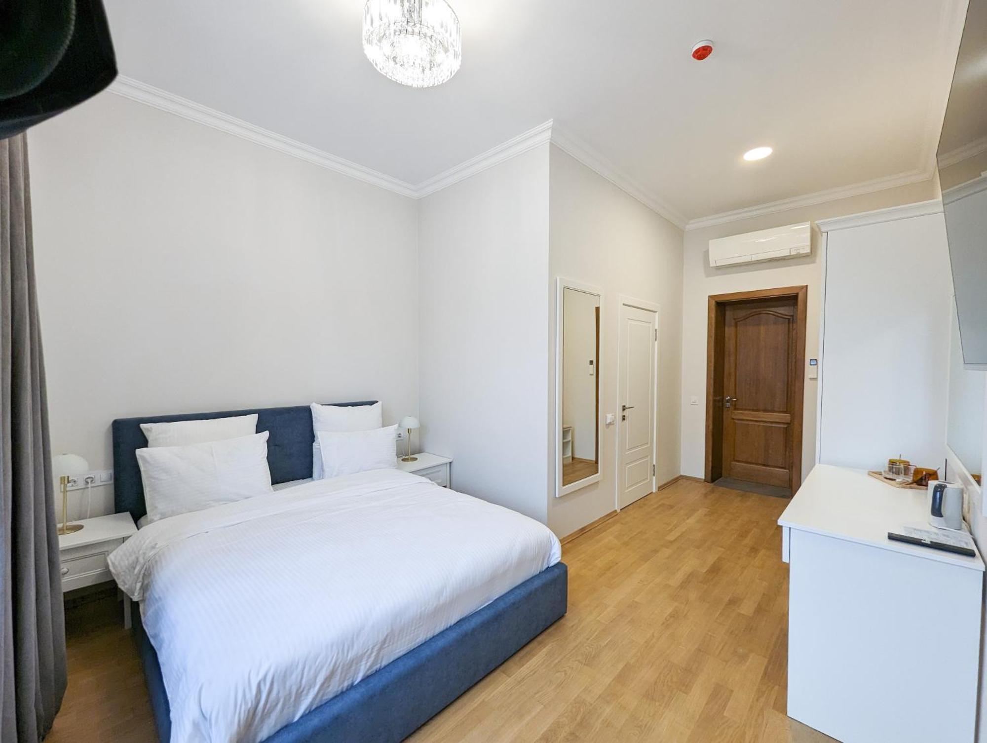 Kyiv Honchara Hotel Bagian luar foto