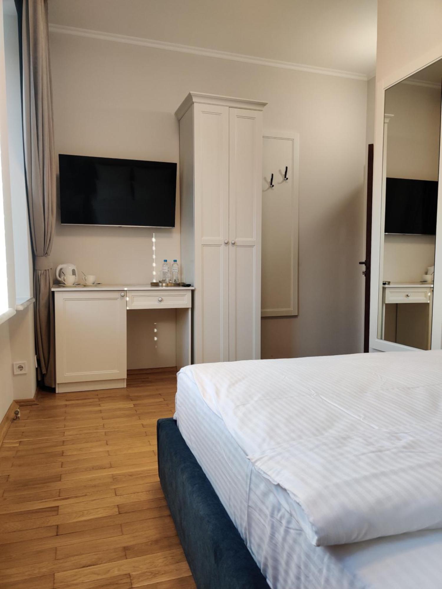 Kyiv Honchara Hotel Bagian luar foto