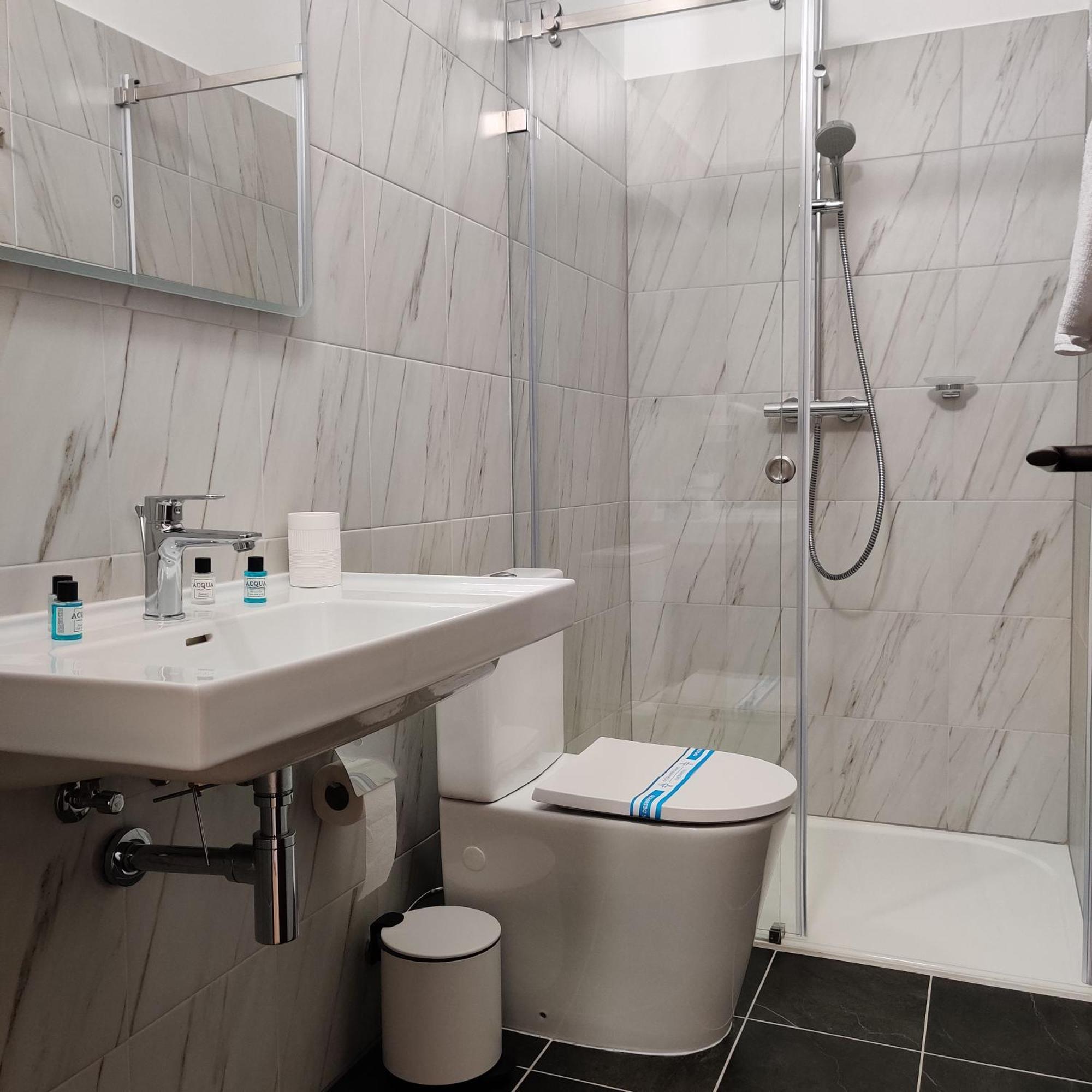 Kyiv Honchara Hotel Bagian luar foto